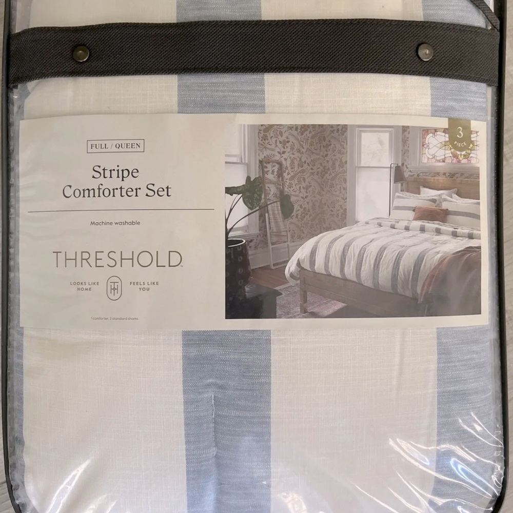 Threshold 3pcs queen/full comfort set. NEW.